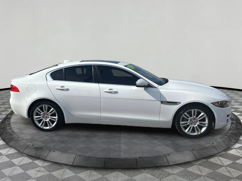 2019 Jaguar XE - Image 4 of 19