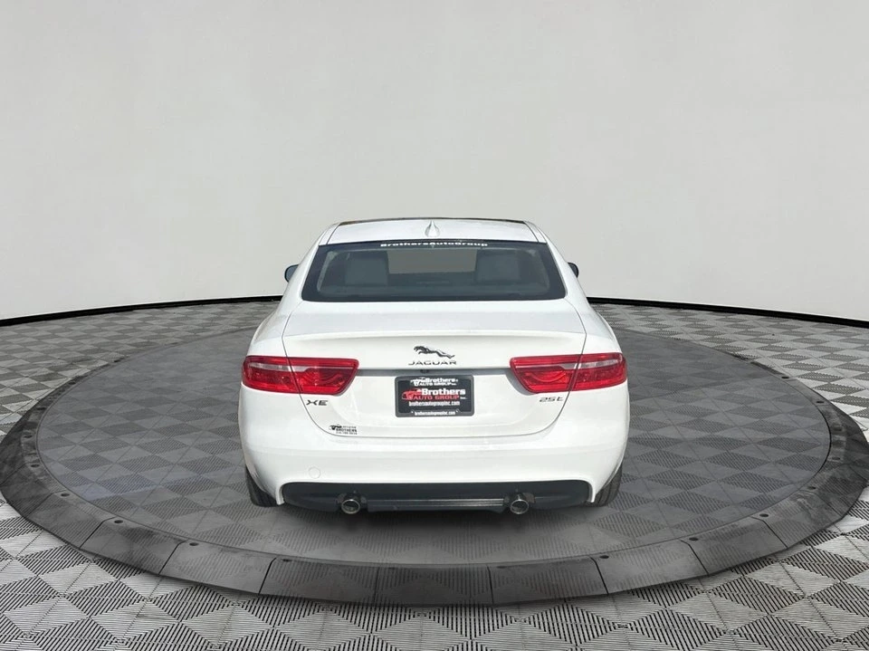 2019 Jaguar XE - Image 6 of 19