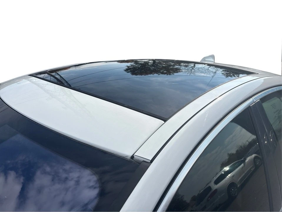 2019 Jaguar XE - Image 12 of 19
