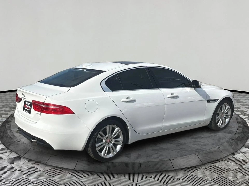 2019 Jaguar XE - Image 5 of 19