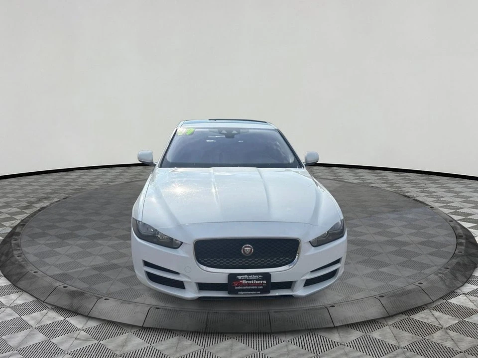 2019 Jaguar XE - Image 2 of 19