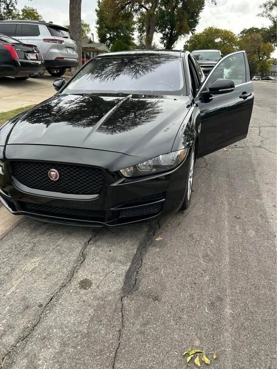 2019 Jaguar XE - Image 6 of 6