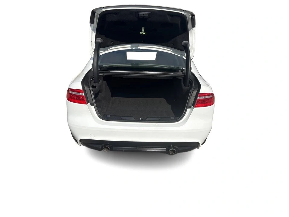 2019 Jaguar XE - Image 13 of 19