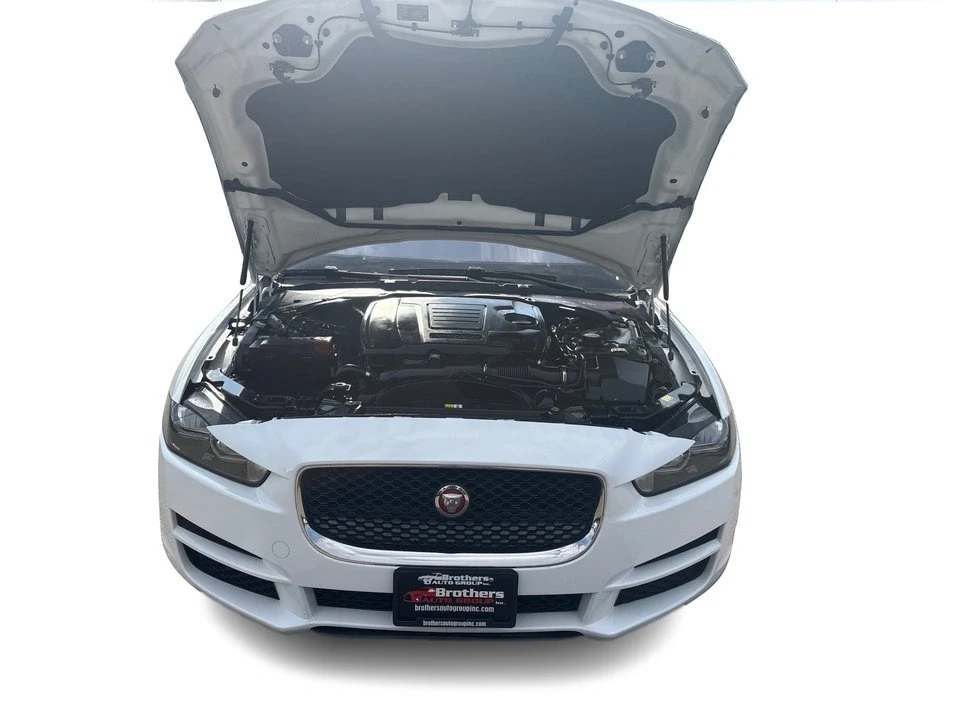 2019 Jaguar XE - Image 11 of 19