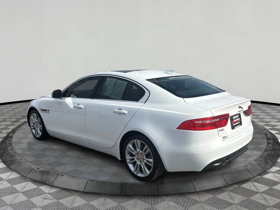 2019 Jaguar XE - Image 7 of 19