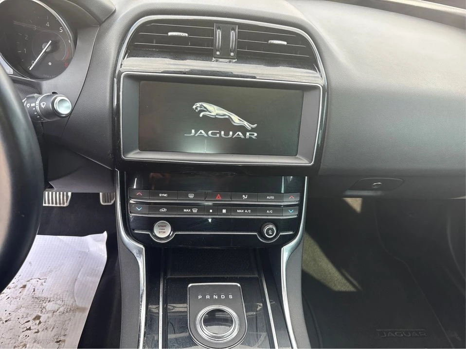 2019 Jaguar XE - Image 14 of 19