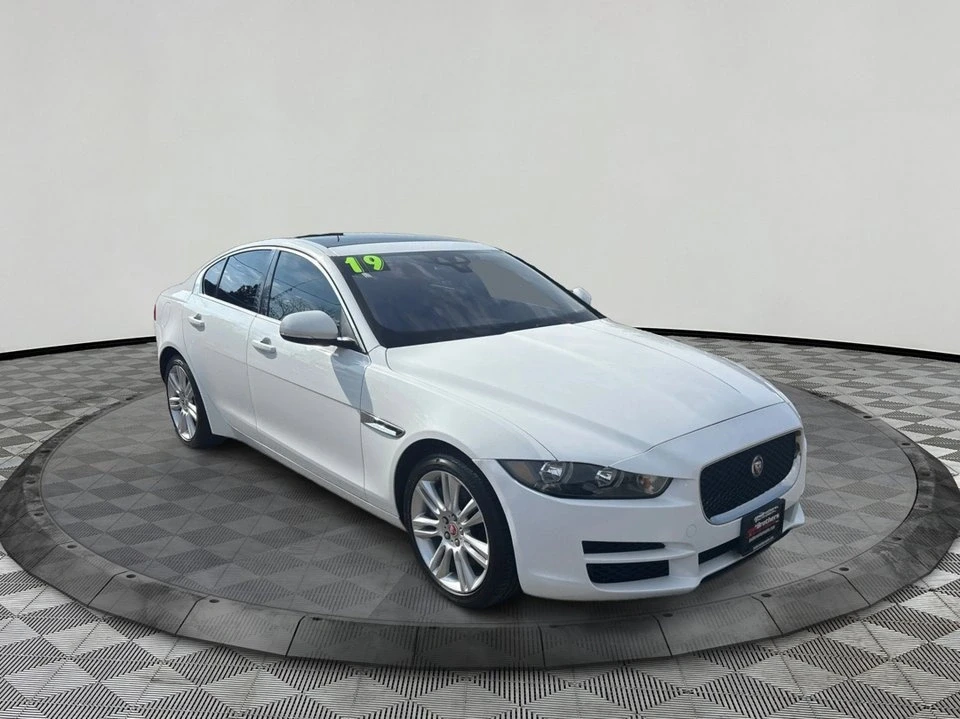 2019 Jaguar XE - Image 3 of 19