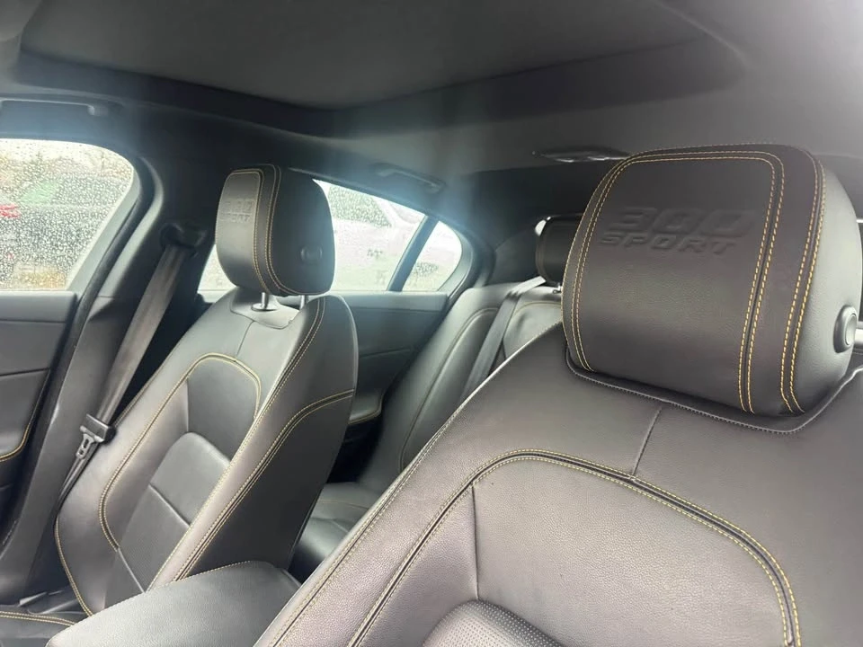2019 Jaguar XE - Image 9 of 12