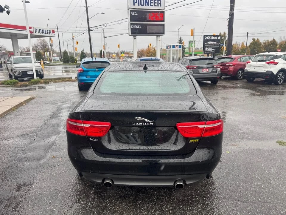 2019 Jaguar XE - Image 4 of 12