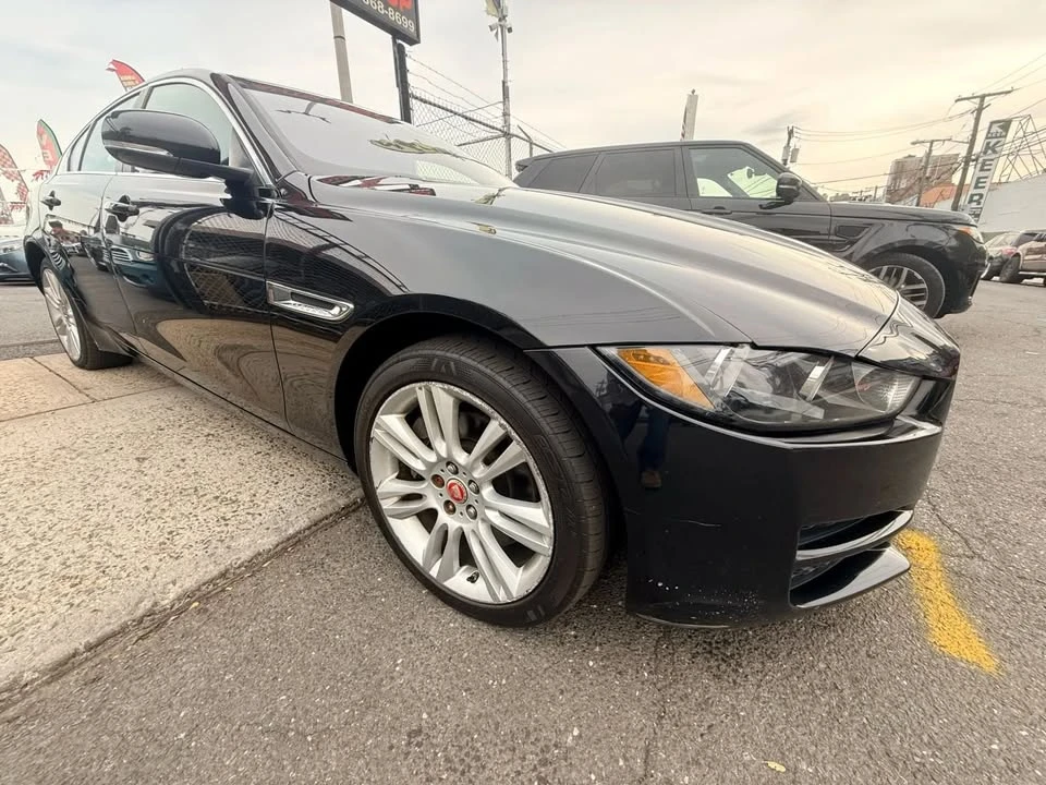 2019 Jaguar XE - Image 5 of 20