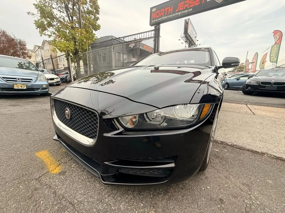 2019 Jaguar XE - Image 13 of 20