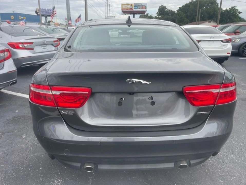 2019 Jaguar XE - Image 13 of 17