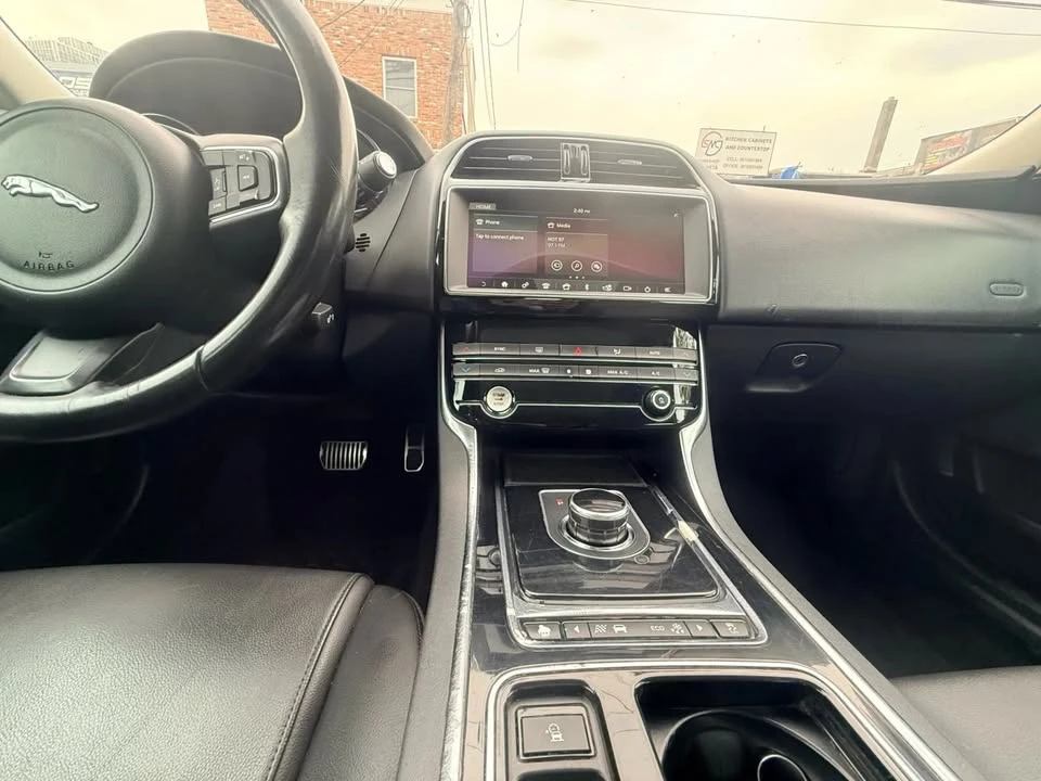2019 Jaguar XE - Image 19 of 20