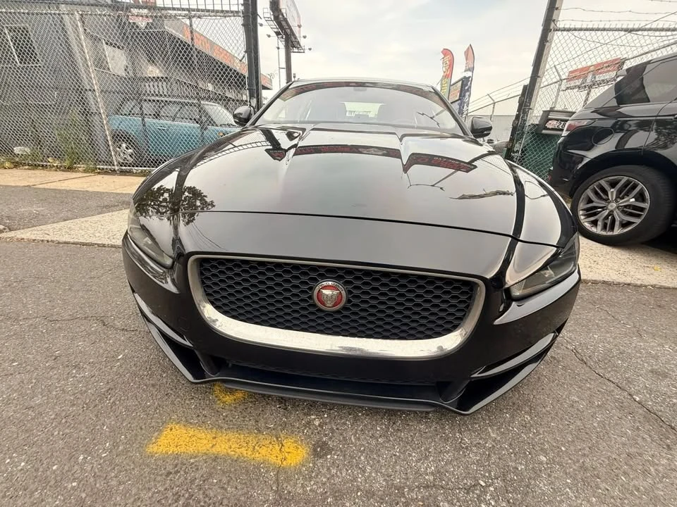2019 Jaguar XE - Image 14 of 20