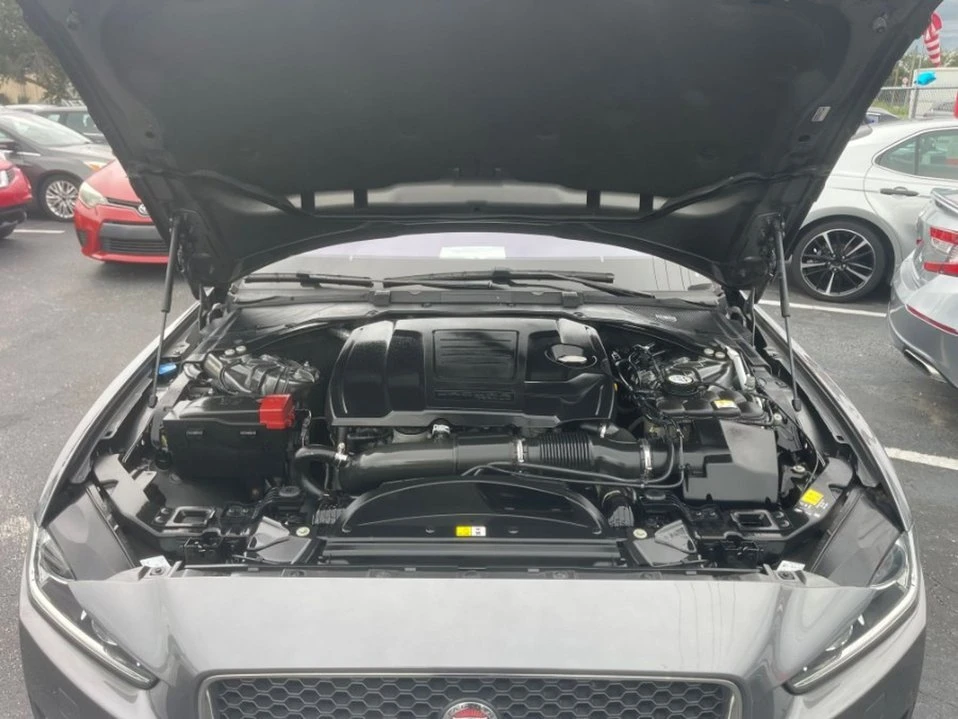 2019 Jaguar XE - Image 17 of 17