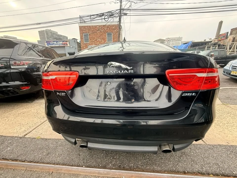2019 Jaguar XE - Image 9 of 20