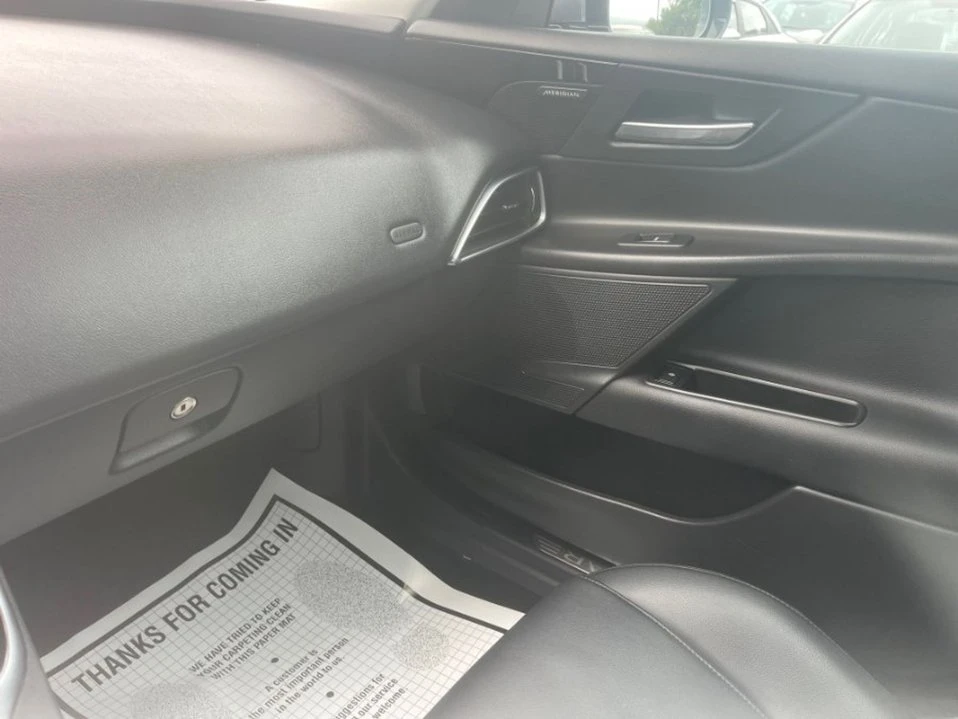 2019 Jaguar XE - Image 5 of 17