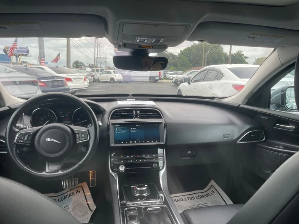 2019 Jaguar XE - Image 6 of 17