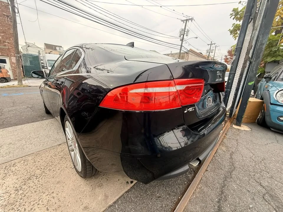 2019 Jaguar XE - Image 10 of 20