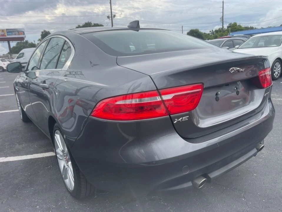 2019 Jaguar XE - Image 12 of 17