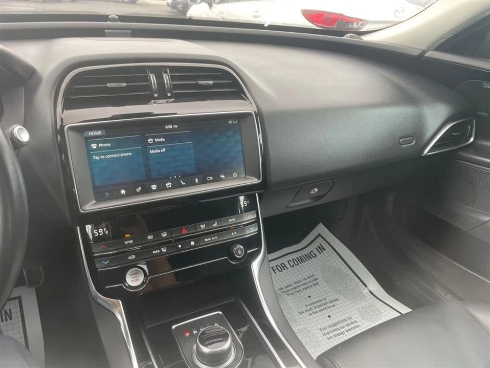 2019 Jaguar XE - Image 4 of 17