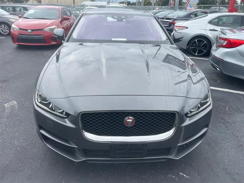 2019 Jaguar XE - Image 14 of 17