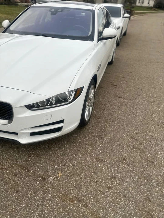 2019 Jaguar XE - Image 2 of 8