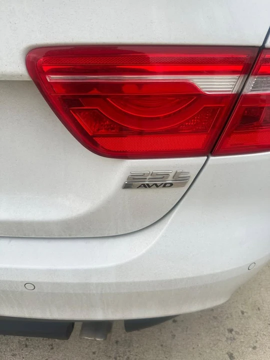 2019 Jaguar XE - Image 6 of 8