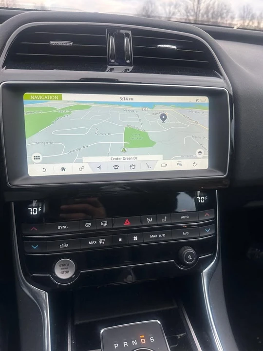 2019 Jaguar XE - Image 3 of 8
