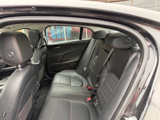 2019 Jaguar XE - Image 10 of 19