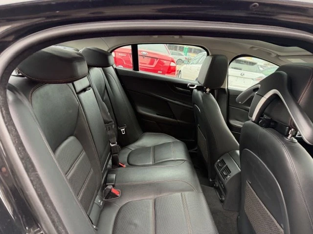 2019 Jaguar XE - Image 11 of 19