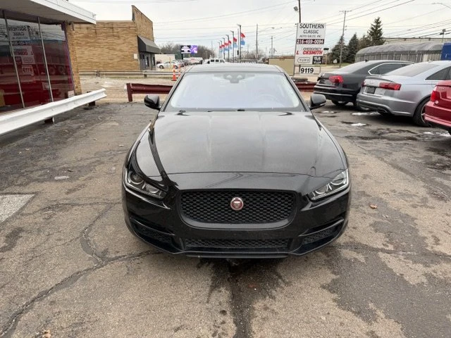 2019 Jaguar XE - Image 4 of 19