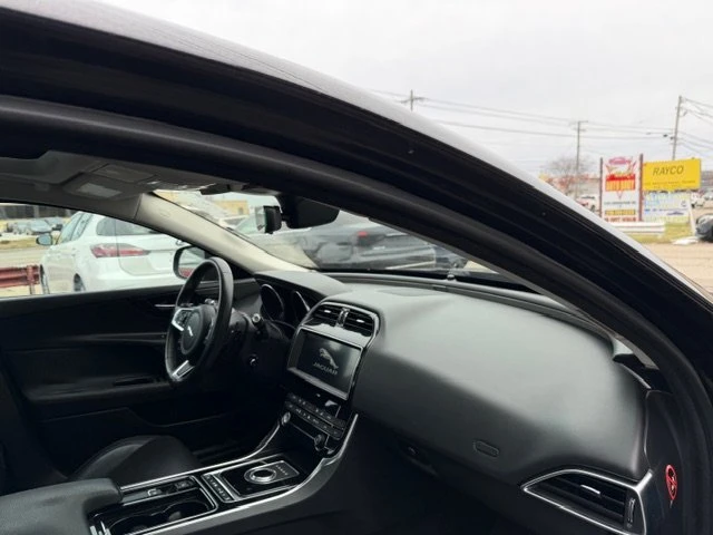 2019 Jaguar XE - Image 8 of 19