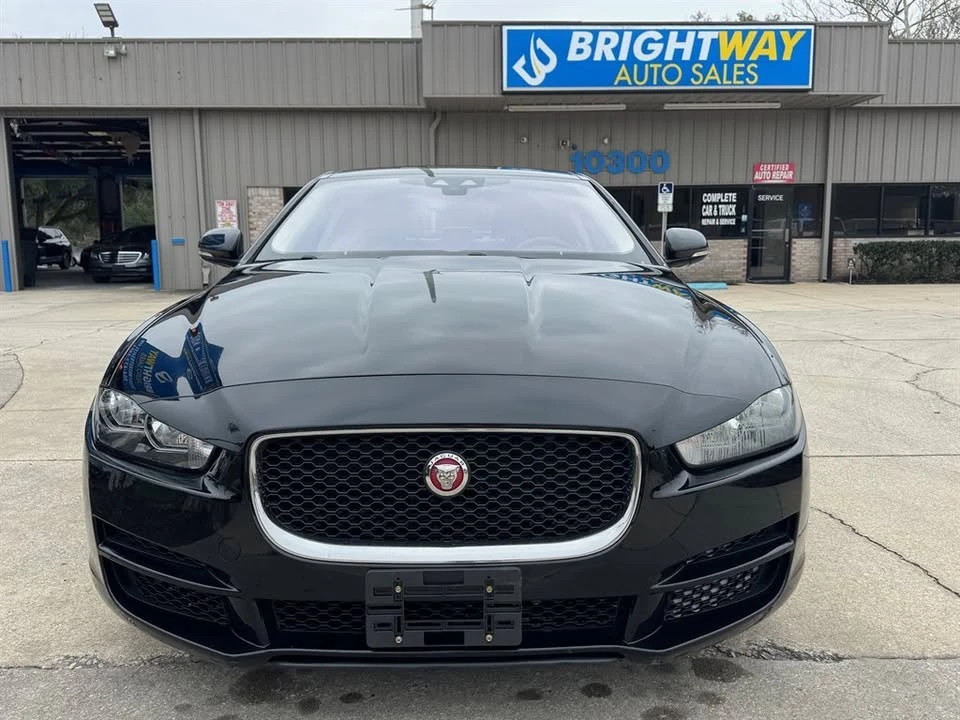 2019 Jaguar XE - Image 4 of 13