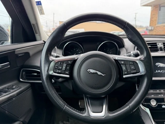 2019 Jaguar XE - Image 13 of 19