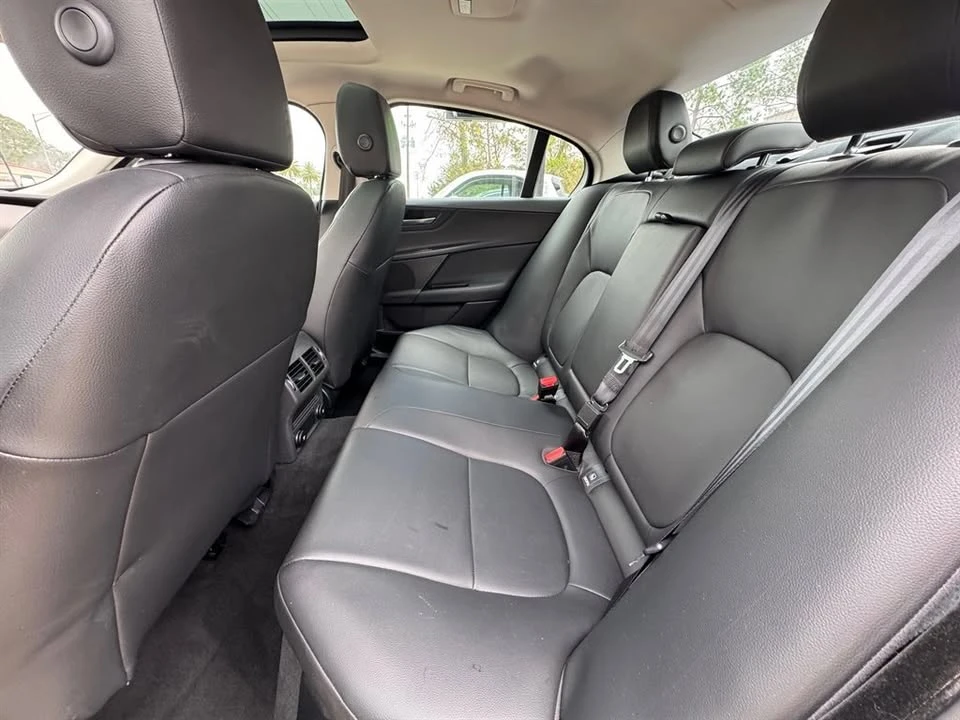 2019 Jaguar XE - Image 12 of 13
