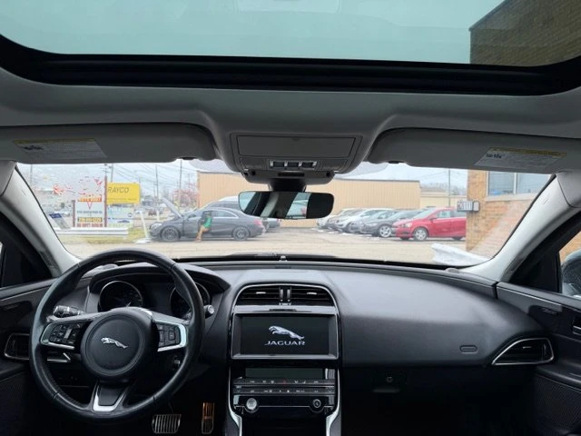 2019 Jaguar XE - Image 12 of 19