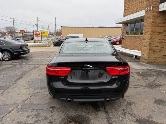 2019 Jaguar XE - Image 5 of 19