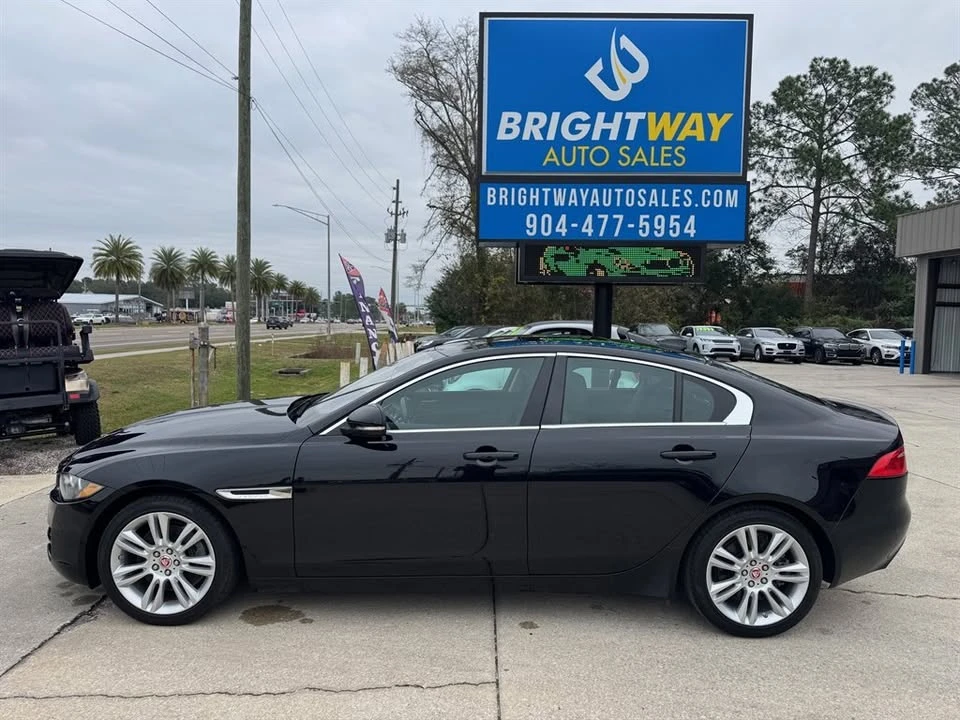 2019 Jaguar XE - Image 2 of 13