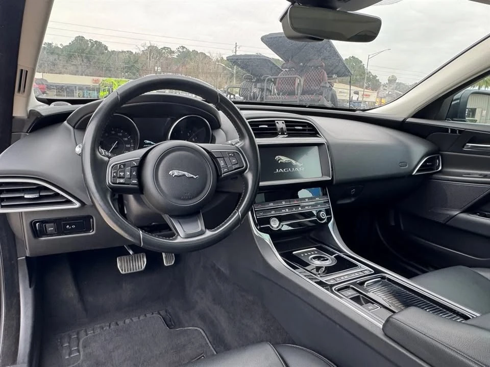 2019 Jaguar XE - Image 10 of 13