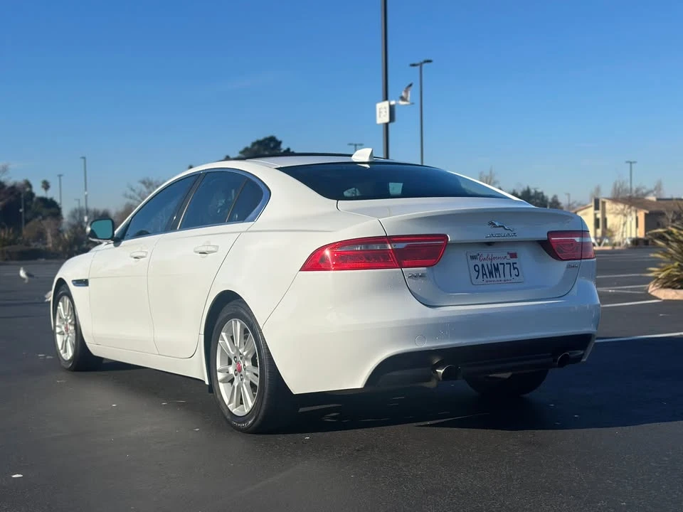 2019 Jaguar XE - Image 3 of 10