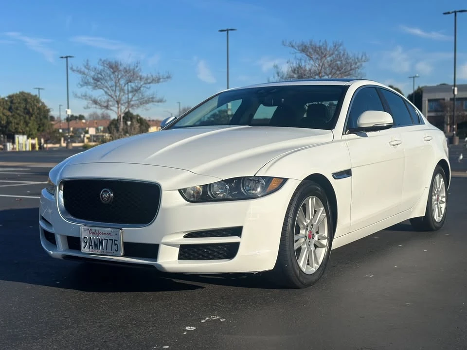 2019 Jaguar XE - Image 2 of 10