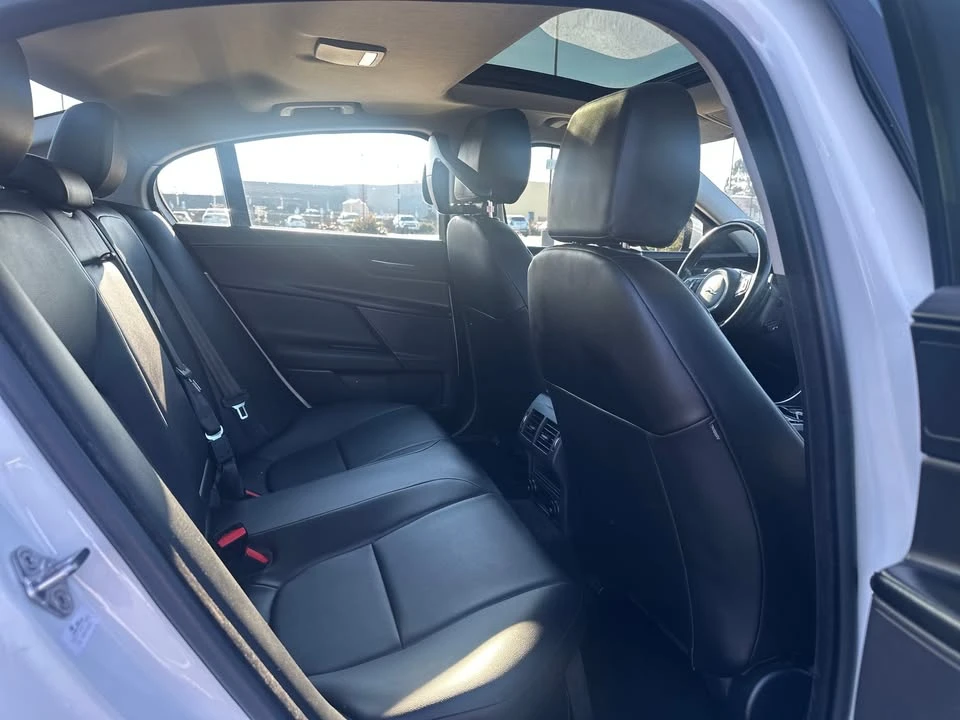 2019 Jaguar XE - Image 8 of 10