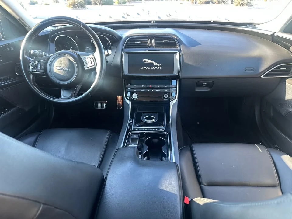 2019 Jaguar XE - Image 6 of 10