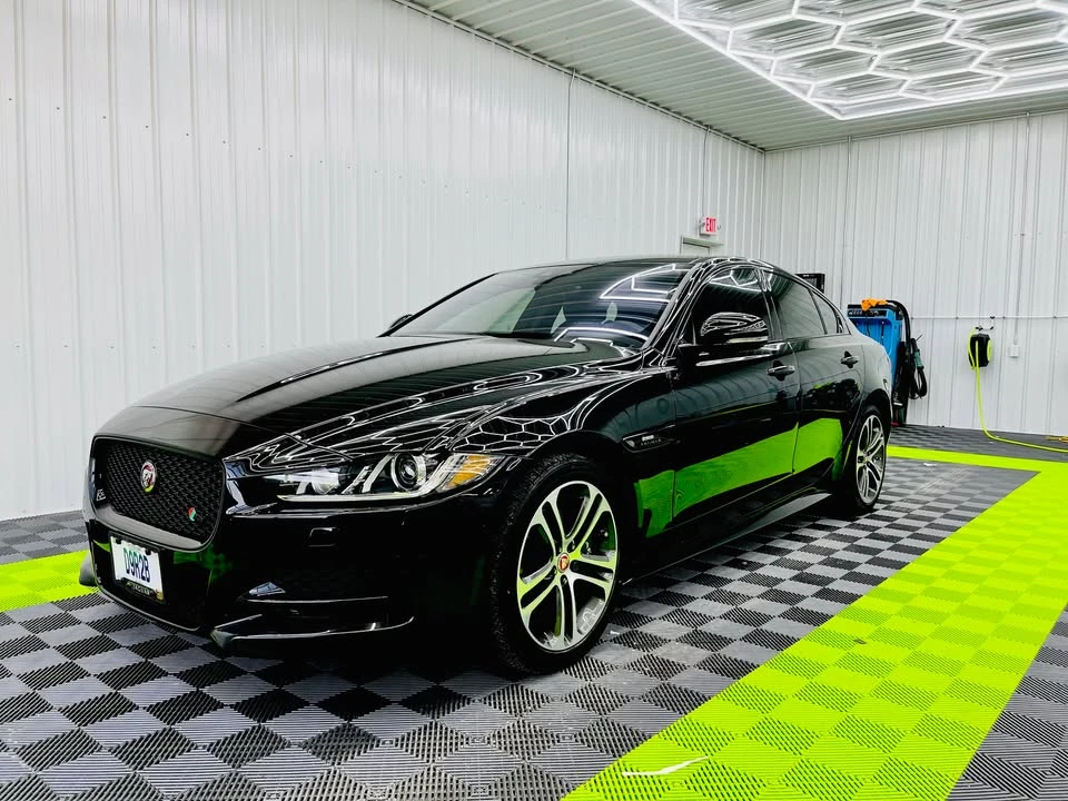 2019 Jaguar XE - Image 2 of 12