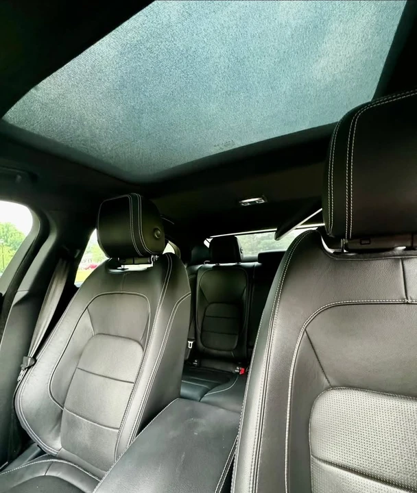 2019 Jaguar XE - Image 8 of 12