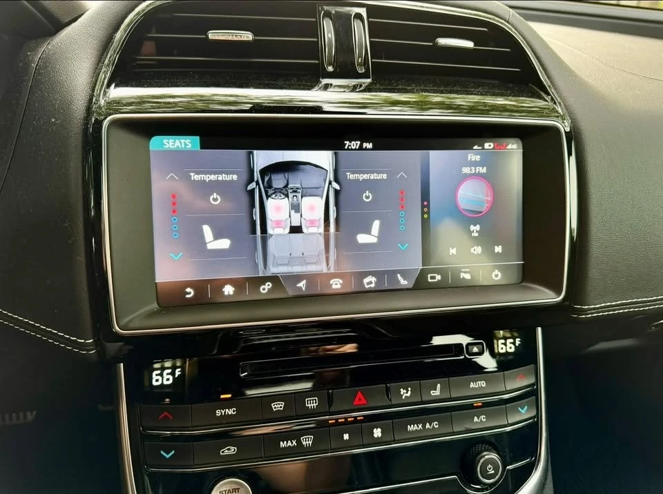 2019 Jaguar XE - Image 6 of 12