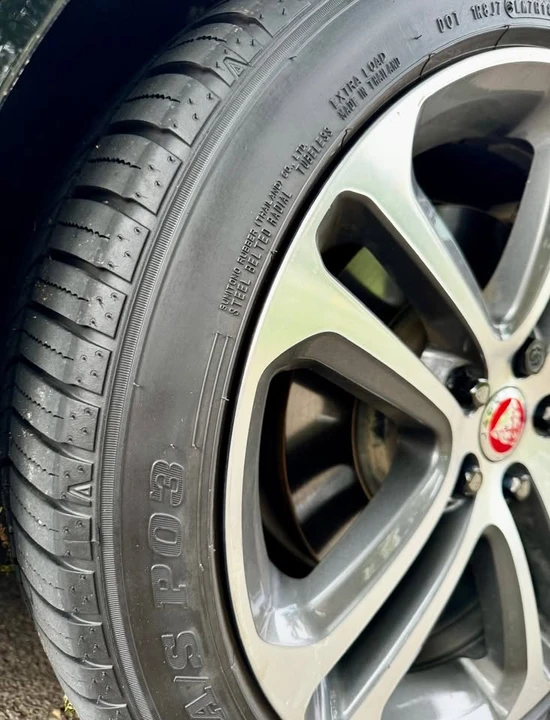 2019 Jaguar XE - Image 7 of 12