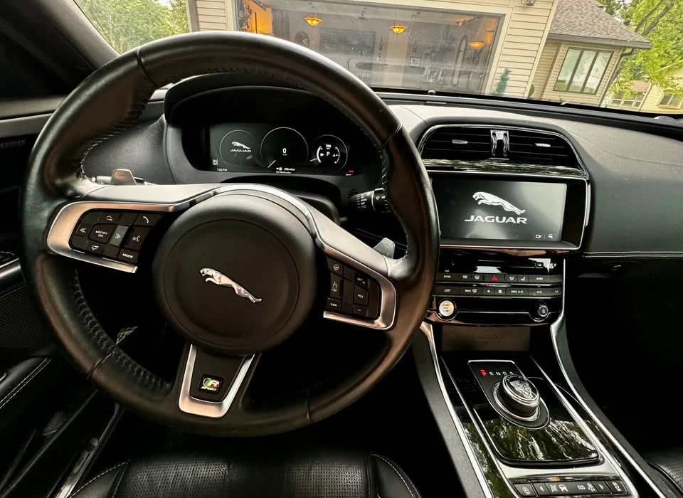2019 Jaguar XE - Image 3 of 12