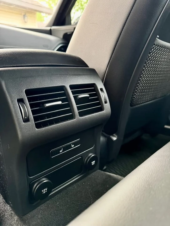 2019 Jaguar XE - Image 10 of 12